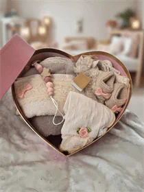 חיבוק ראשון