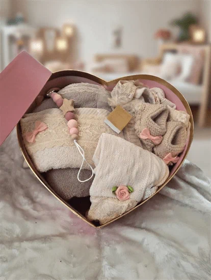 חיבוק ראשון